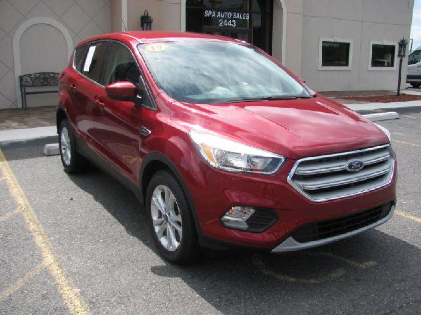 2019 Red Ford Escape SE (1FMCU9GD9KU) with an EcoBoost 1.5L I-4 gasoline direct injection engine, Automatic transmission, located at 2443 Albert Pike, Hot Springs, AR, 71913, (501) 623-6255, 34.492222, -93.109993 - Photo#5