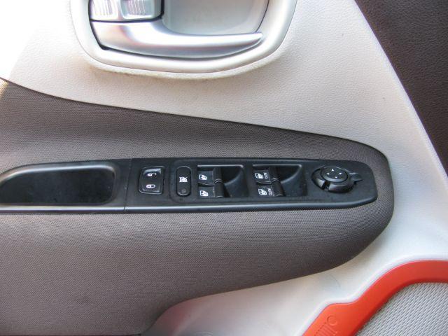 2015 Orange Jeep Renegade Latitude (ZACCJABT8FP) with an MultiAir2 Tigershark 2.4L I-4 variable valve contr engine, Automatic transmission, located at 2443 Albert Pike, Hot Springs, AR, 71913, (501) 623-6255, 34.492222, -93.109993 - Photo#10