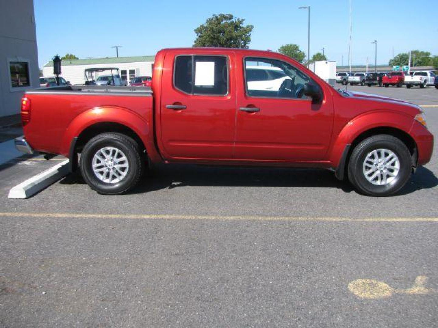 2016 Maroon Nissan Frontier SV (1N6AD0EV3GN) with an VQ 4L V-6 DOHC engine, Automatic transmission, located at 2443 Albert Pike, Hot Springs, AR, 71913, (501) 623-6255, 34.492222, -93.109993 - Photo#1