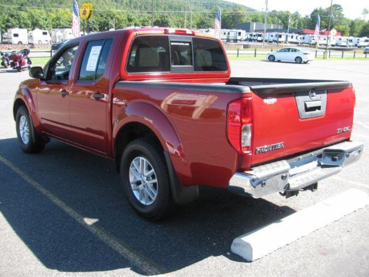 2016 Maroon Nissan Frontier SV (1N6AD0EV3GN) with an VQ 4L V-6 DOHC engine, Automatic transmission, located at 2443 Albert Pike, Hot Springs, AR, 71913, (501) 623-6255, 34.492222, -93.109993 - Photo#4