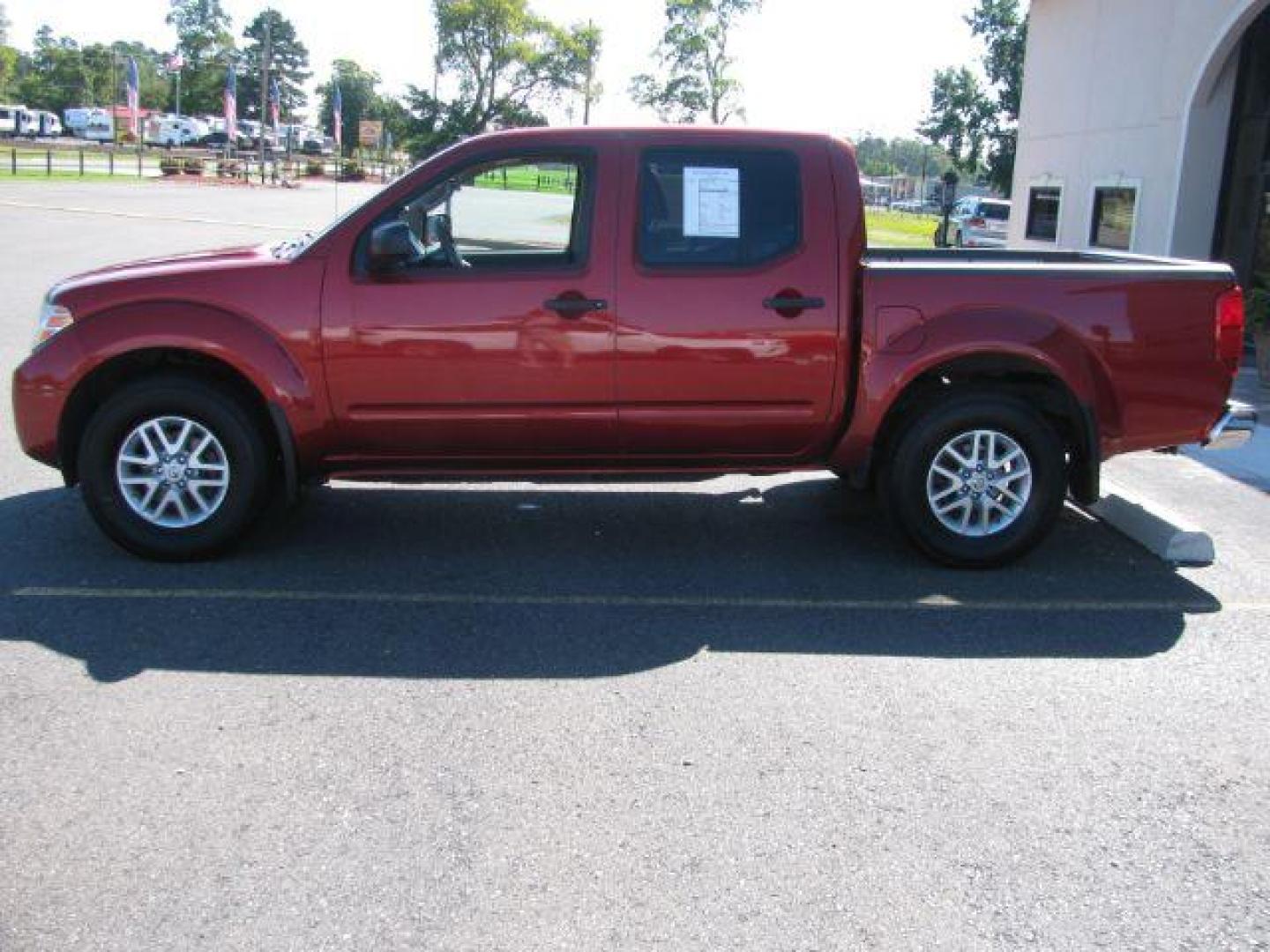 2016 Maroon Nissan Frontier SV (1N6AD0EV3GN) with an VQ 4L V-6 DOHC engine, Automatic transmission, located at 2443 Albert Pike, Hot Springs, AR, 71913, (501) 623-6255, 34.492222, -93.109993 - Photo#5