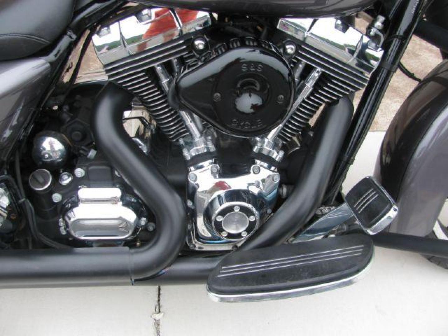 2014 Gray Harley-Davidson Street Glide Special Street Glide (1HD1KRM18EB) with an 1690cc engine, Manual transmission, located at 2443 Albert Pike, Hot Springs, AR, 71913, (501) 623-6255, 34.492222, -93.109993 - Photo#7