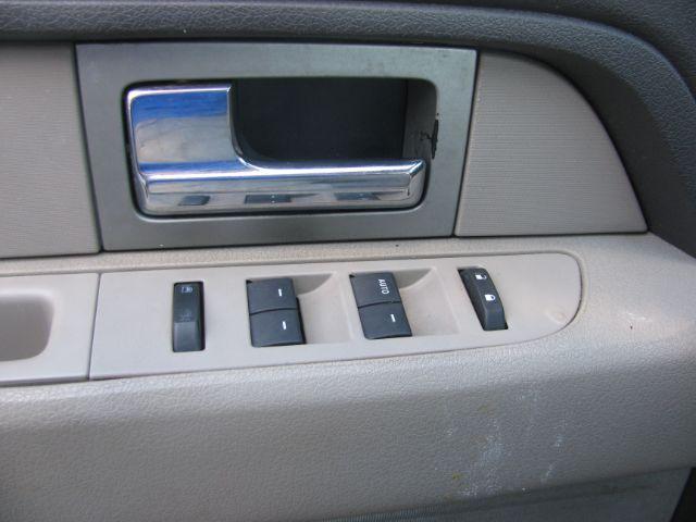 2010 Black Ford F-150 XLT SuperCrew 5.5-ft. Bed 2WD (1FTEW1C82AF) with an 4.6L V8 SOHC 24V engine, 4-Speed Automatic transmission, located at 2443 Albert Pike, Hot Springs, AR, 71913, (501) 623-6255, 34.492222, -93.109993 - Photo#10