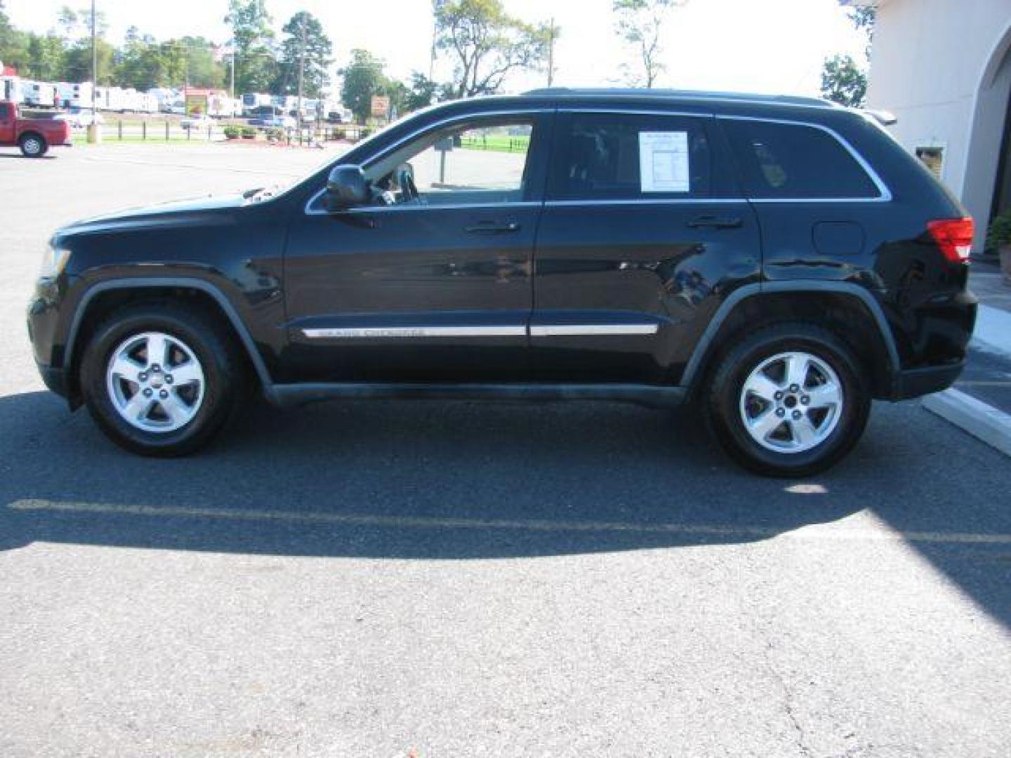 2012 Black Jeep Grand Cherokee Laredo (1C4RJEAG3CC) with an 3.6L V-6 DOHC engine, Automatic transmission, located at 2443 Albert Pike, Hot Springs, AR, 71913, (501) 623-6255, 34.492222, -93.109993 - Photo#4