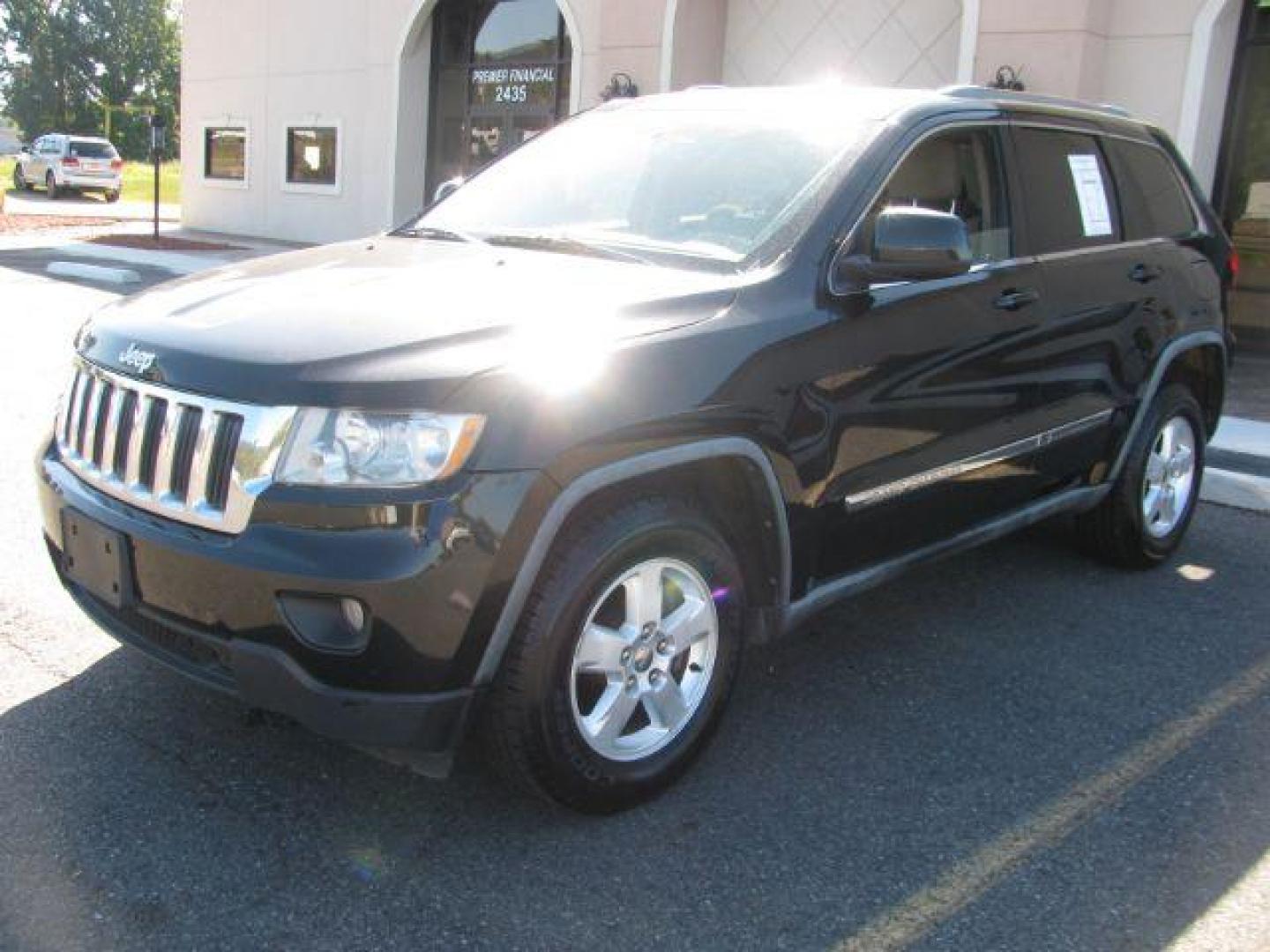 2012 Black Jeep Grand Cherokee Laredo (1C4RJEAG3CC) with an 3.6L V-6 DOHC engine, Automatic transmission, located at 2443 Albert Pike, Hot Springs, AR, 71913, (501) 623-6255, 34.492222, -93.109993 - Photo#5