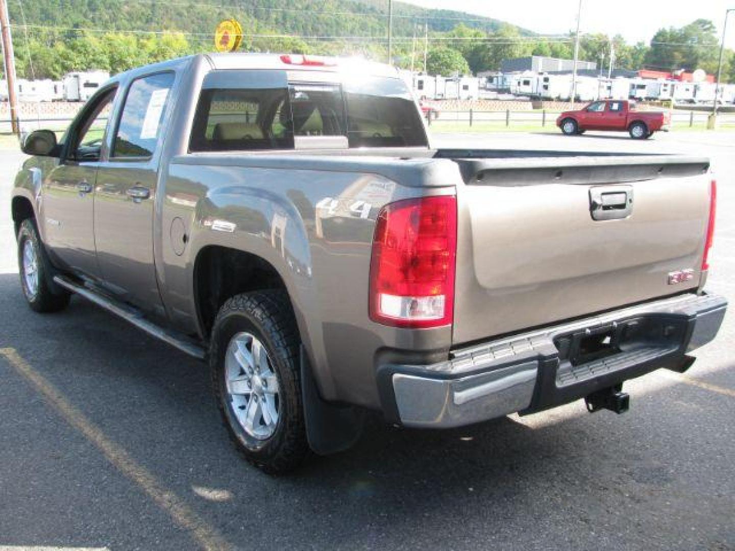 2013 Brown GMC Sierra 1500 SLT (3GTU2WE20DG) with an Vortec 5.3L V-8 variable valve control engine, Automatic transmission, located at 2443 Albert Pike, Hot Springs, AR, 71913, (501) 623-6255, 34.492222, -93.109993 - Photo#3