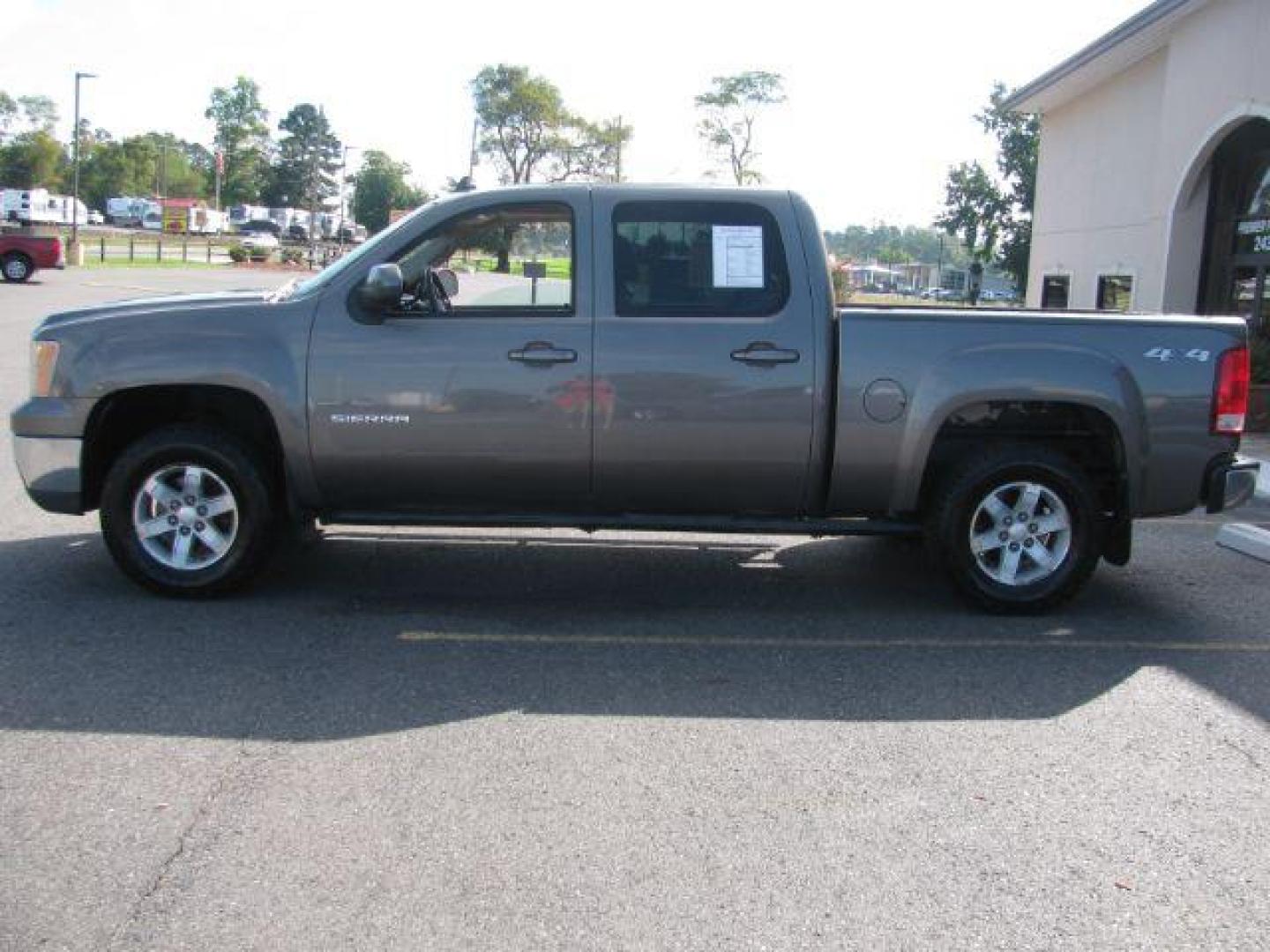 2013 Brown GMC Sierra 1500 SLT (3GTU2WE20DG) with an Vortec 5.3L V-8 variable valve control engine, Automatic transmission, located at 2443 Albert Pike, Hot Springs, AR, 71913, (501) 623-6255, 34.492222, -93.109993 - Photo#4