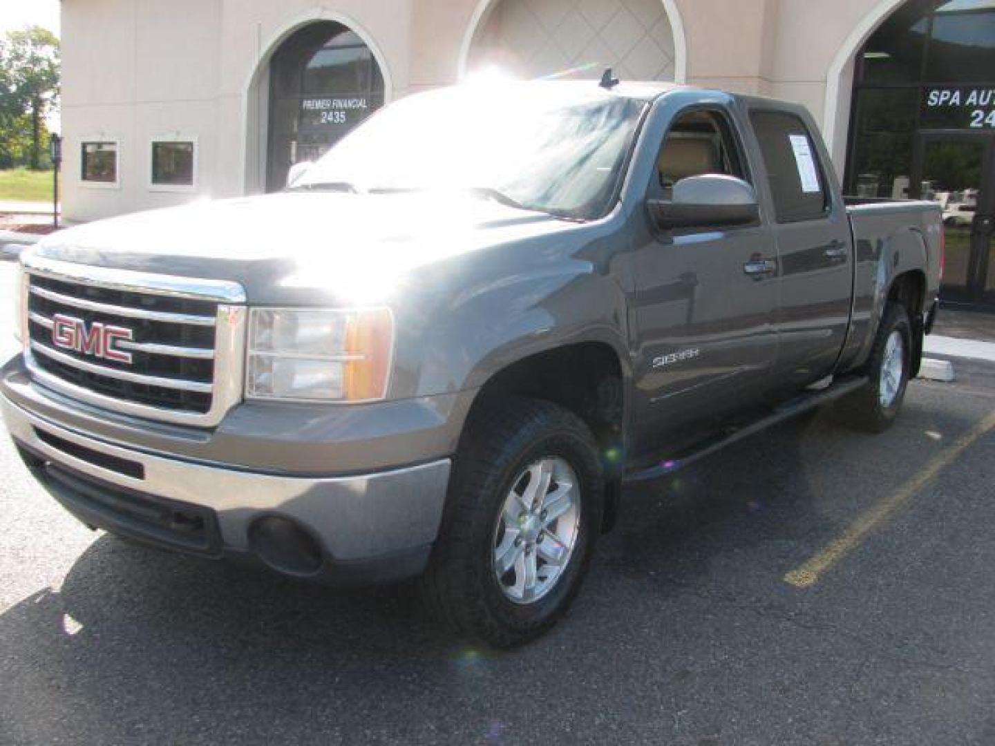 2013 Brown GMC Sierra 1500 SLT (3GTU2WE20DG) with an Vortec 5.3L V-8 variable valve control engine, Automatic transmission, located at 2443 Albert Pike, Hot Springs, AR, 71913, (501) 623-6255, 34.492222, -93.109993 - Photo#5