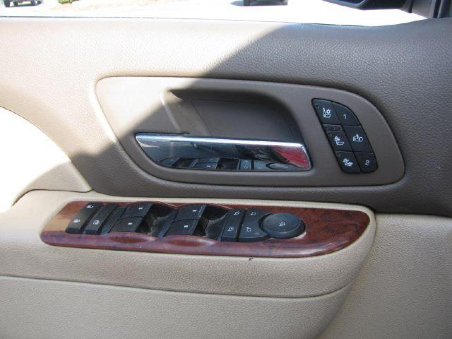 2013 Brown GMC Sierra 1500 SLT (3GTU2WE20DG) with an Vortec 5.3L V-8 variable valve control engine, Automatic transmission, located at 2443 Albert Pike, Hot Springs, AR, 71913, (501) 623-6255, 34.492222, -93.109993 - Photo#11