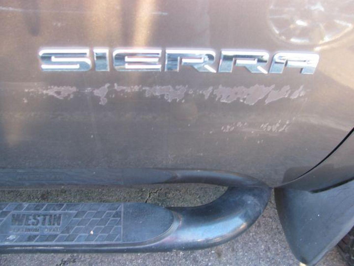 2013 Brown GMC Sierra 1500 SLT (3GTU2WE20DG) with an Vortec 6.2L V-8 variable valve control engine, Automatic transmission, located at 2443 Albert Pike, Hot Springs, AR, 71913, (501) 623-6255, 34.492222, -93.109993 - Photo#15