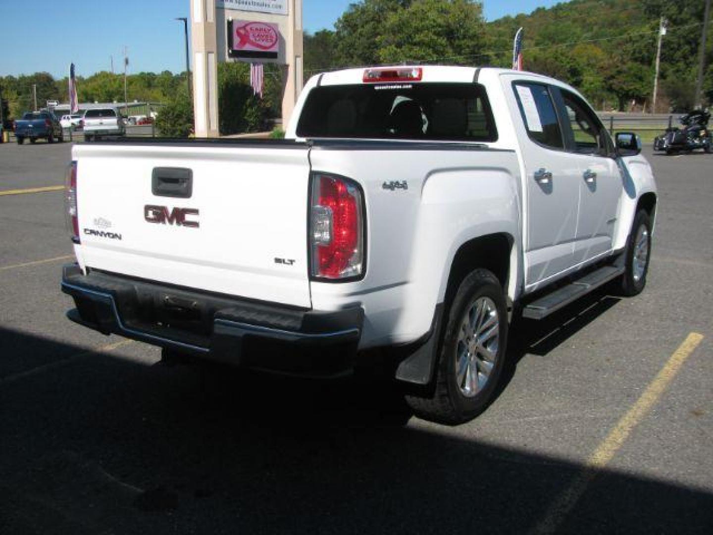2015 White GMC Canyon SLT (1GTG6CE32F1) with an 3.6L V-6 gasoline direct injection engine, Automatic transmission, located at 2443 Albert Pike, Hot Springs, AR, 71913, (501) 623-6255, 34.492222, -93.109993 - Photo#3