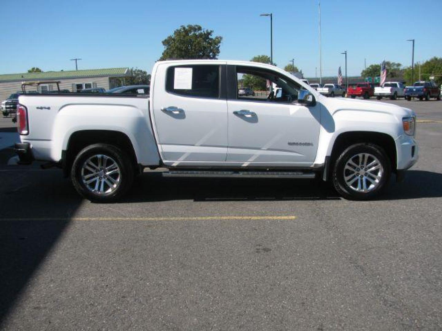 2015 White GMC Canyon SLT (1GTG6CE32F1) with an 3.6L V-6 gasoline direct injection engine, Automatic transmission, located at 2443 Albert Pike, Hot Springs, AR, 71913, (501) 623-6255, 34.492222, -93.109993 - Photo#4
