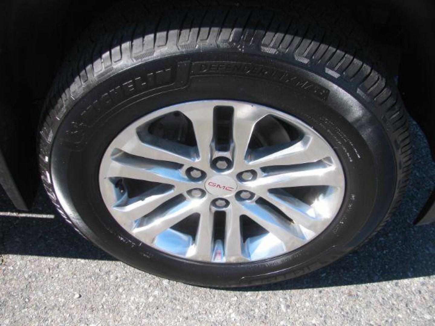 2015 White GMC Canyon SLT (1GTG6CE32F1) with an 3.6L V-6 gasoline direct injection engine, Automatic transmission, located at 2443 Albert Pike, Hot Springs, AR, 71913, (501) 623-6255, 34.492222, -93.109993 - Photo#6