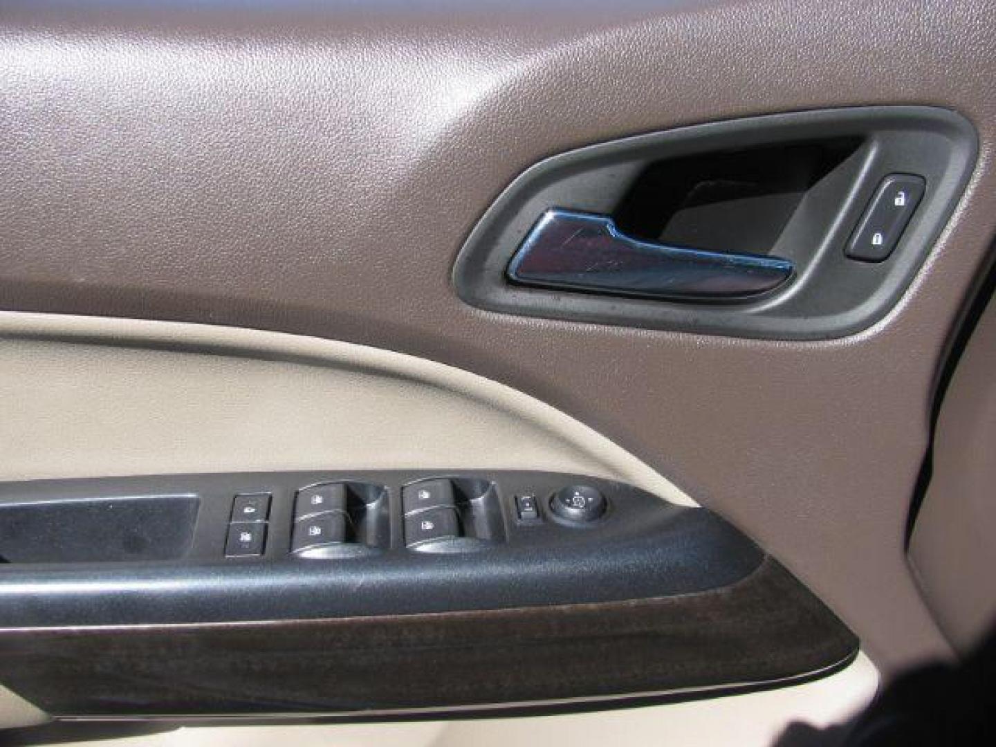 2015 White GMC Canyon SLT (1GTG6CE32F1) with an 3.6L V-6 gasoline direct injection engine, Automatic transmission, located at 2443 Albert Pike, Hot Springs, AR, 71913, (501) 623-6255, 34.492222, -93.109993 - Photo#11