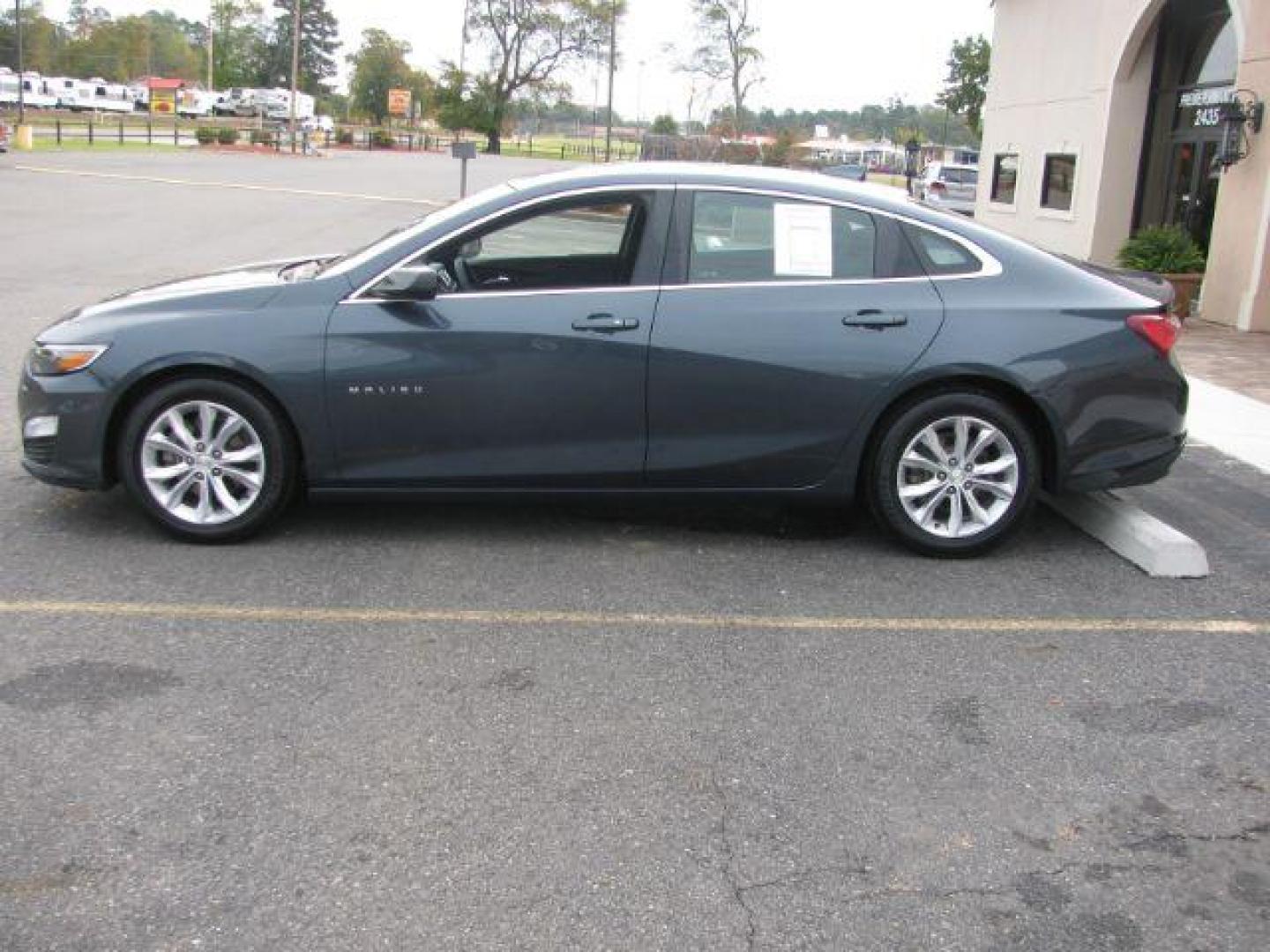 2019 Gray Chevrolet Malibu LT (1G1ZD5ST6KF) with an ECOTEC 1.5L I-4 gasoline direct injection engine, Automatic transmission, located at 2443 Albert Pike, Hot Springs, AR, 71913, (501) 623-6255, 34.492222, -93.109993 - Photo#4