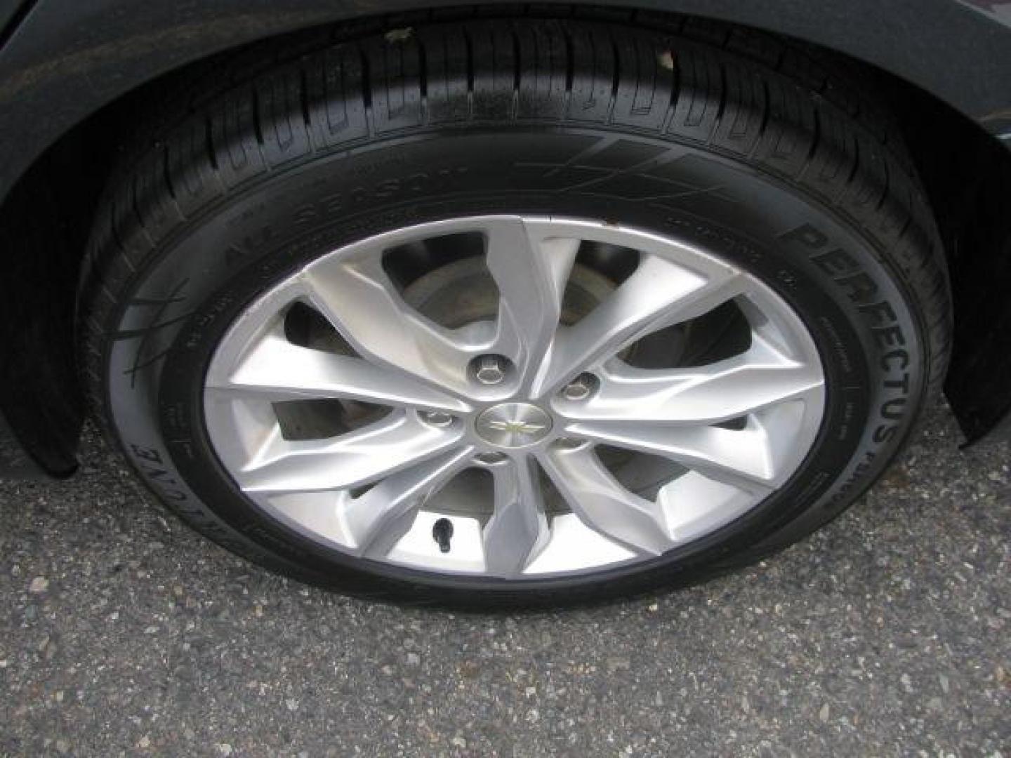 2019 Gray Chevrolet Malibu LT (1G1ZD5ST6KF) with an ECOTEC 1.5L I-4 gasoline direct injection engine, Automatic transmission, located at 2443 Albert Pike, Hot Springs, AR, 71913, (501) 623-6255, 34.492222, -93.109993 - Photo#6