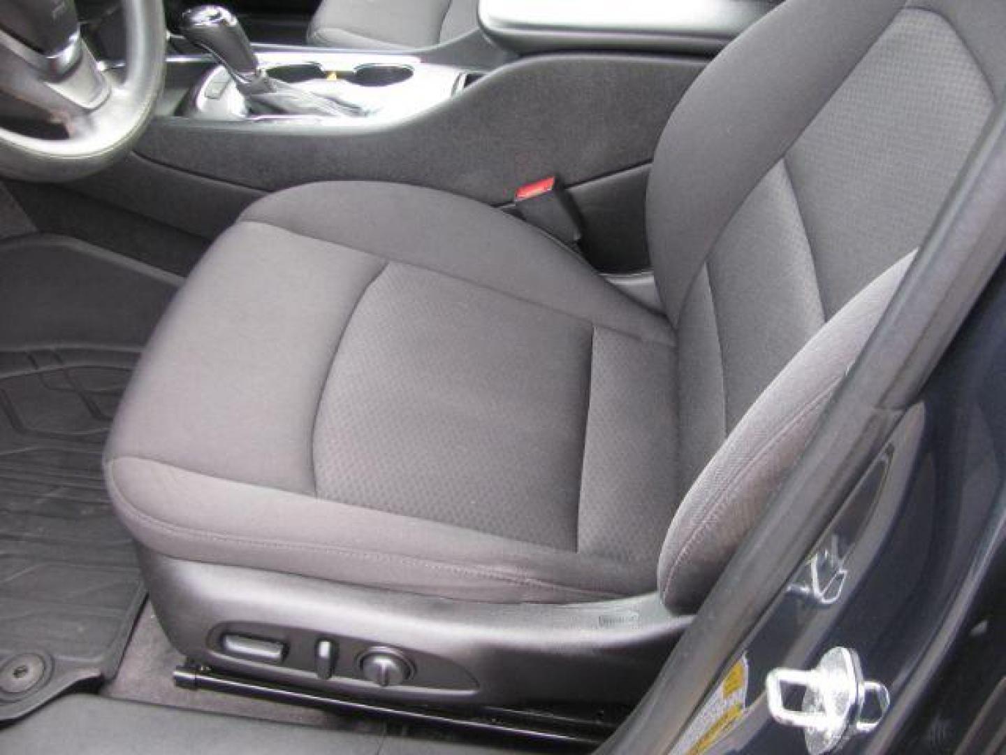 2019 Gray Chevrolet Malibu LT (1G1ZD5ST6KF) with an ECOTEC 1.5L I-4 gasoline direct injection engine, Automatic transmission, located at 2443 Albert Pike, Hot Springs, AR, 71913, (501) 623-6255, 34.492222, -93.109993 - Photo#8