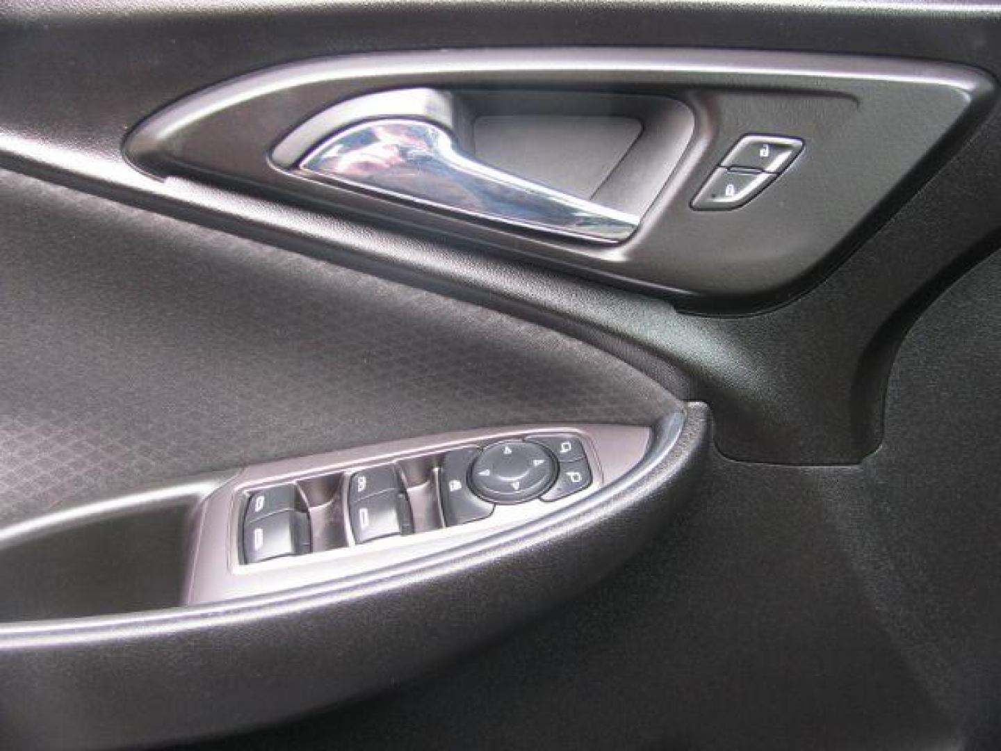 2019 Gray Chevrolet Malibu LT (1G1ZD5ST6KF) with an ECOTEC 1.5L I-4 gasoline direct injection engine, Automatic transmission, located at 2443 Albert Pike, Hot Springs, AR, 71913, (501) 623-6255, 34.492222, -93.109993 - Photo#10