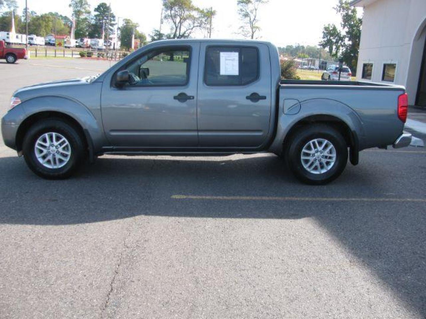 2017 Gray Nissan Frontier SV (1N6DD0ER1HN) with an VQ 4L V-6 DOHC engine, Automatic transmission, located at 2443 Albert Pike, Hot Springs, AR, 71913, (501) 623-6255, 34.492222, -93.109993 - Photo#2