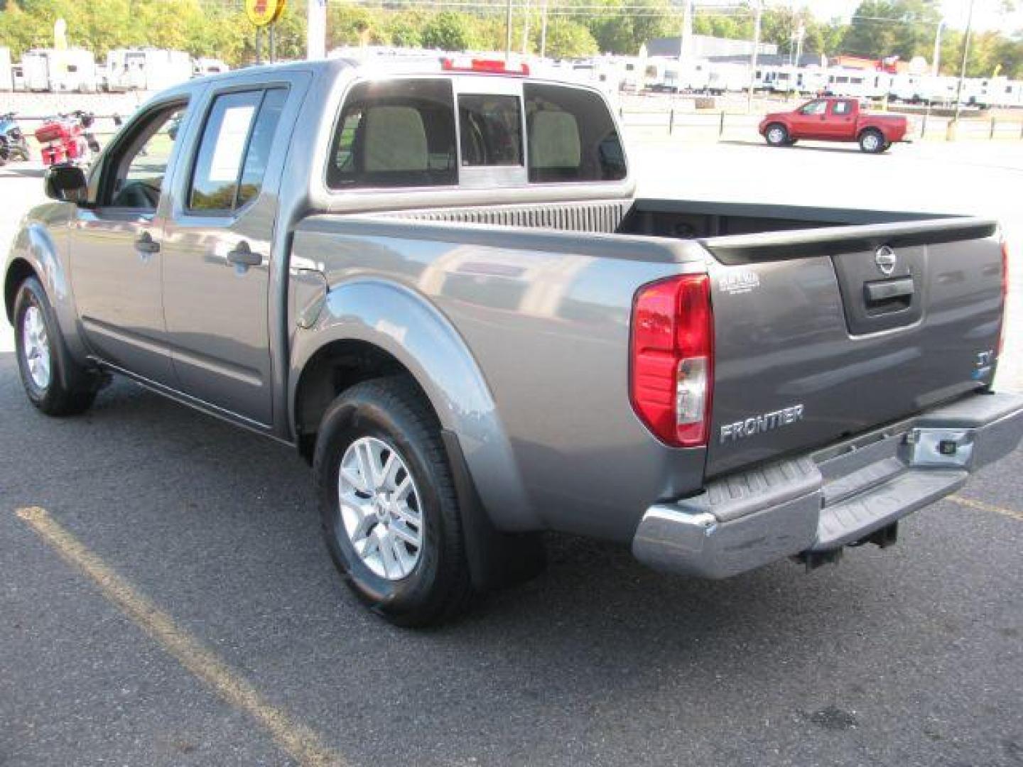 2017 Gray Nissan Frontier SV (1N6DD0ER1HN) with an VQ 4L V-6 DOHC engine, Automatic transmission, located at 2443 Albert Pike, Hot Springs, AR, 71913, (501) 623-6255, 34.492222, -93.109993 - Photo#3