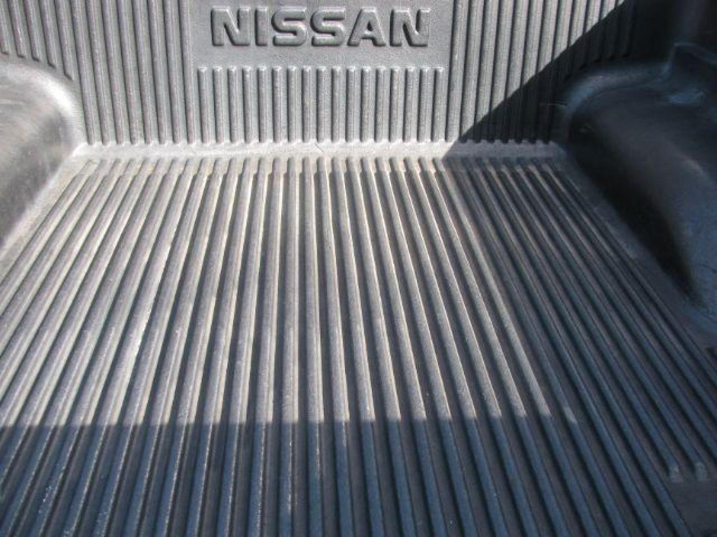 2017 Gray Nissan Frontier SV (1N6DD0ER1HN) with an VQ 4L V-6 DOHC engine, Automatic transmission, located at 2443 Albert Pike, Hot Springs, AR, 71913, (501) 623-6255, 34.492222, -93.109993 - Photo#4