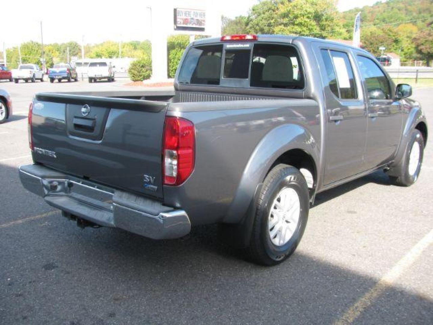 2017 Gray Nissan Frontier SV (1N6DD0ER1HN) with an VQ 4L V-6 DOHC engine, Automatic transmission, located at 2443 Albert Pike, Hot Springs, AR, 71913, (501) 623-6255, 34.492222, -93.109993 - Photo#5