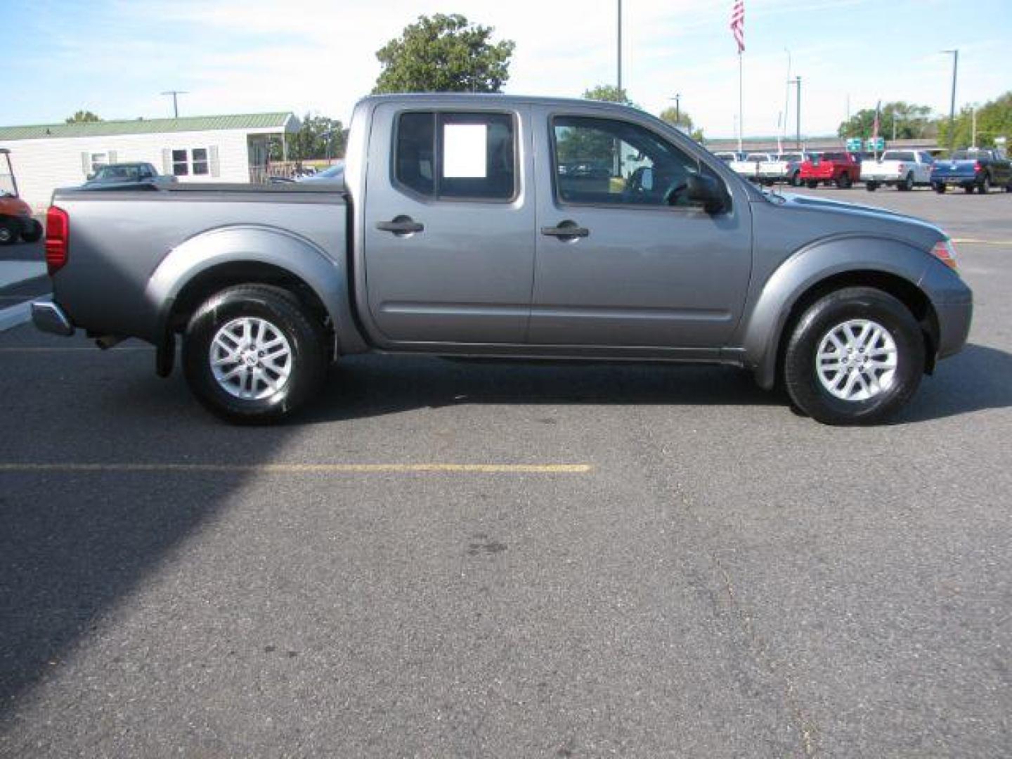 2017 Gray Nissan Frontier SV (1N6DD0ER1HN) with an VQ 4L V-6 DOHC engine, Automatic transmission, located at 2443 Albert Pike, Hot Springs, AR, 71913, (501) 623-6255, 34.492222, -93.109993 - Photo#6