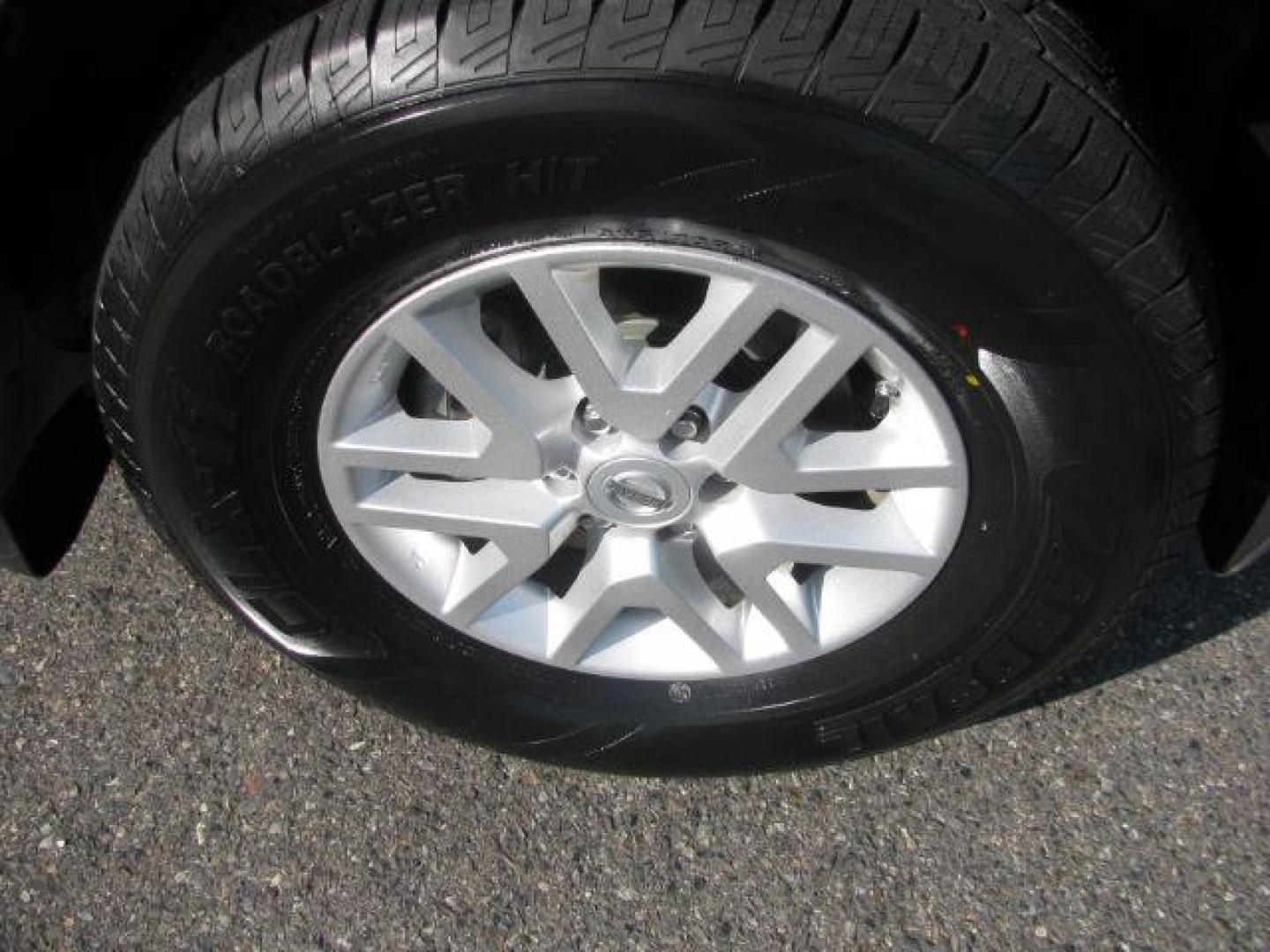 2017 Gray Nissan Frontier SV (1N6DD0ER1HN) with an VQ 4L V-6 DOHC engine, Automatic transmission, located at 2443 Albert Pike, Hot Springs, AR, 71913, (501) 623-6255, 34.492222, -93.109993 - Photo#8