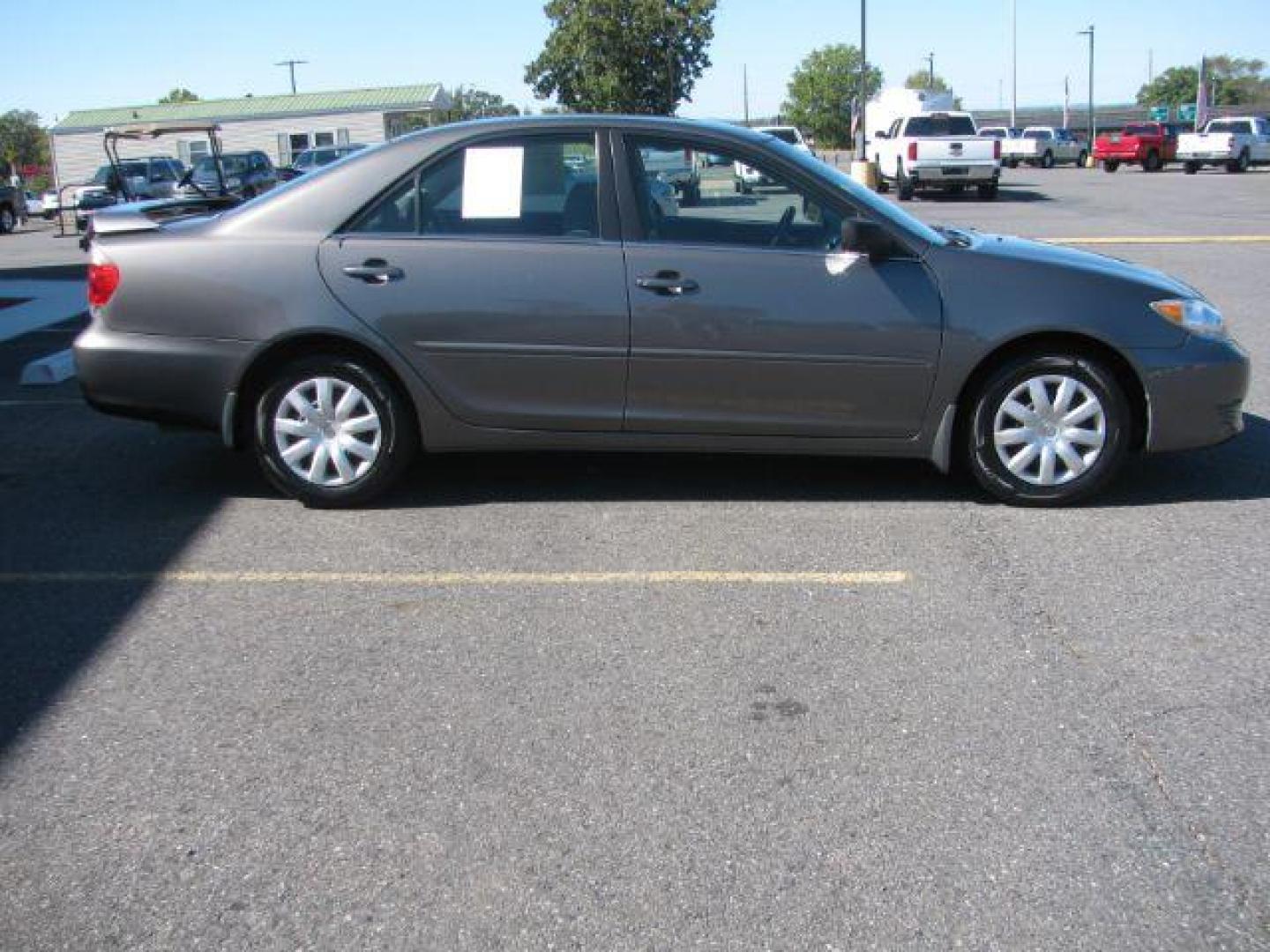 2005 Gray Toyota Camry STD | LE | SE | XLE (4T1BE32K65U) with an 2.4L I-4 DOHC engine, Automatic transmission, located at 2443 Albert Pike, Hot Springs, AR, 71913, (501) 623-6255, 34.492222, -93.109993 - Photo#1