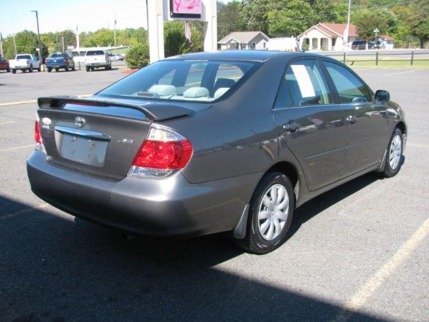 2005 Gray Toyota Camry STD | LE | SE | XLE (4T1BE32K65U) with an 2.4L I-4 DOHC engine, Automatic transmission, located at 2443 Albert Pike, Hot Springs, AR, 71913, (501) 623-6255, 34.492222, -93.109993 - Photo#2