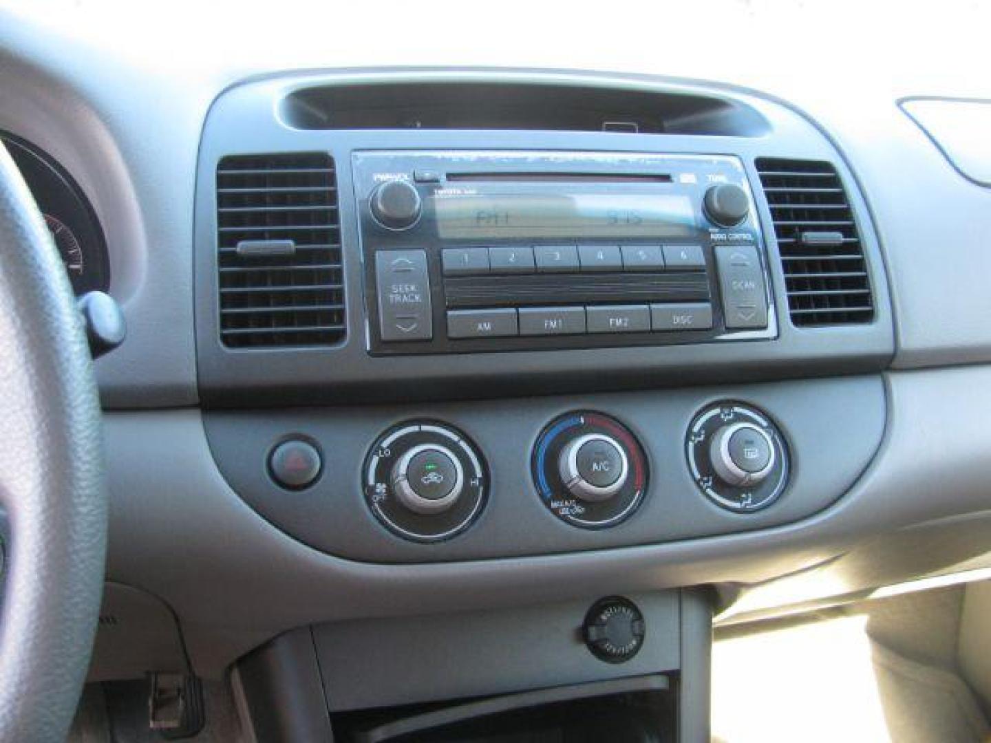 2005 Gray Toyota Camry STD | LE | SE | XLE (4T1BE32K65U) with an 2.4L I-4 DOHC engine, Automatic transmission, located at 2443 Albert Pike, Hot Springs, AR, 71913, (501) 623-6255, 34.492222, -93.109993 - Photo#9