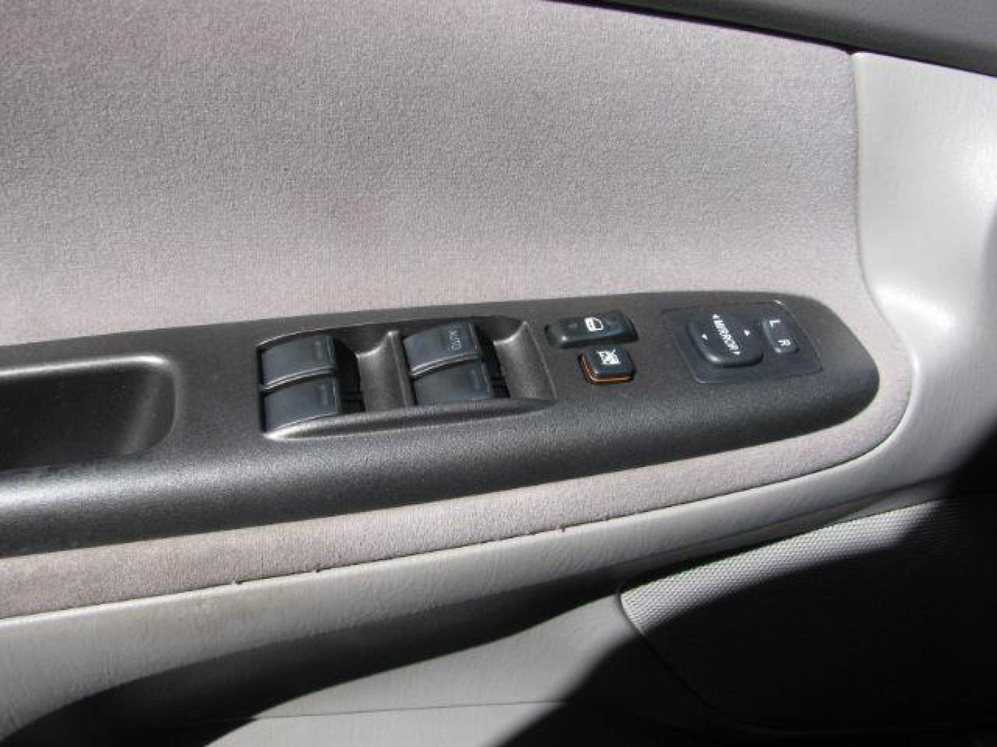 2005 Gray Toyota Camry STD | LE | SE | XLE (4T1BE32K65U) with an 2.4L I-4 DOHC engine, Automatic transmission, located at 2443 Albert Pike, Hot Springs, AR, 71913, (501) 623-6255, 34.492222, -93.109993 - Photo#10