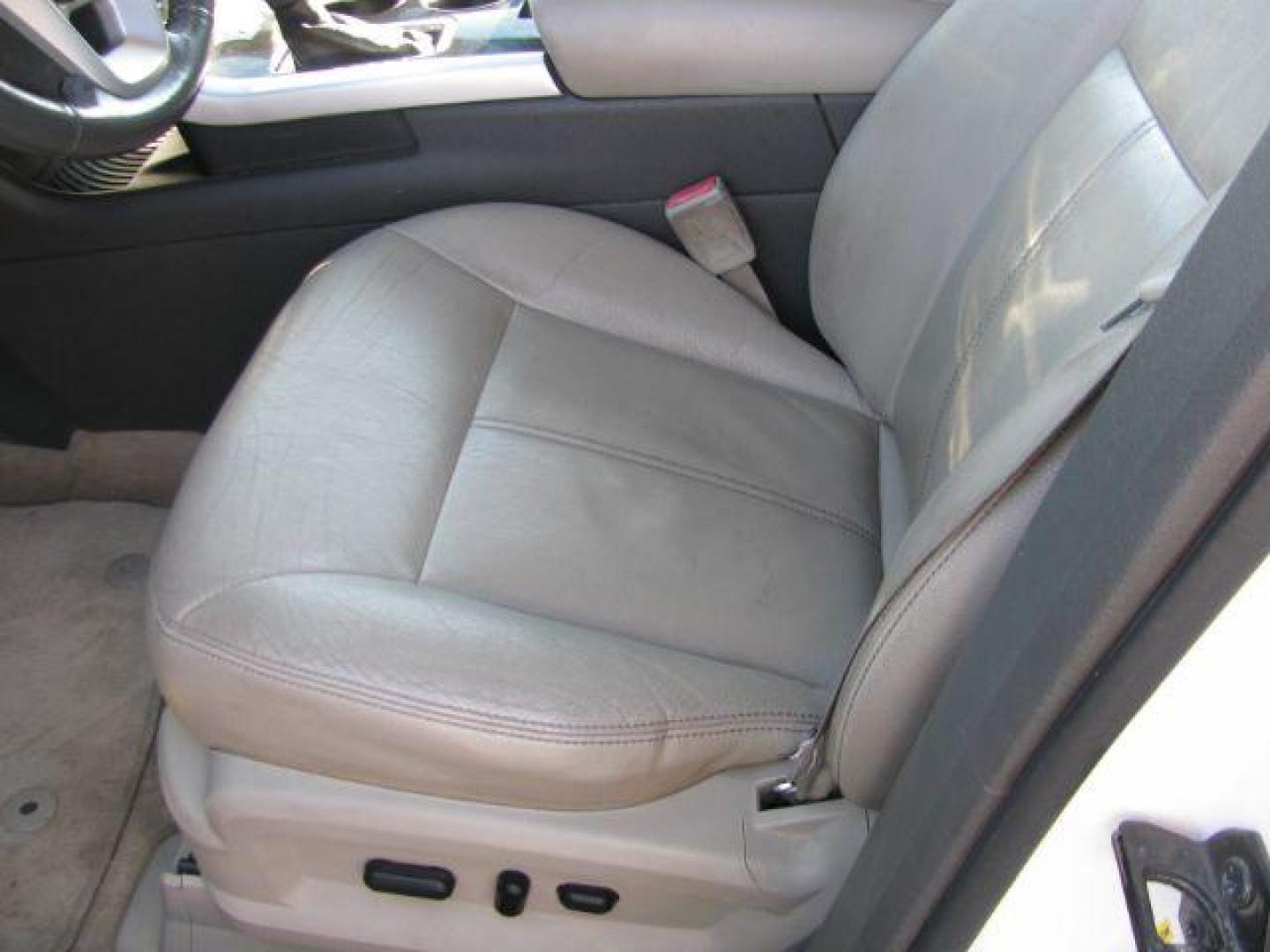 2011 White Ford Edge Limited (2FMDK3KC8BB) with an 3.5L V-6 DOHC engine, Automatic transmission, located at 2443 Albert Pike, Hot Springs, AR, 71913, (501) 623-6255, 34.492222, -93.109993 - Photo#8