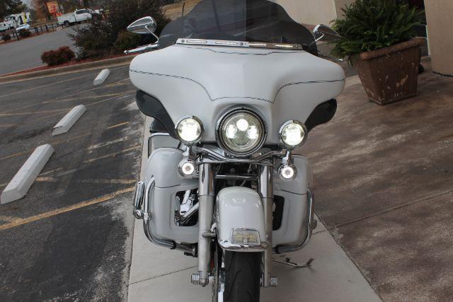 2013 White Harley-Davidson Ultra Classic Electra Glide Ultra (1HD1FCM15DB) with an 1690cc engine, Manual transmission, located at 2443 Albert Pike, Hot Springs, AR, 71913, (501) 623-6255, 34.492222, -93.109993 - Photo#1