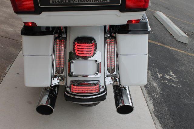 2013 White Harley-Davidson Ultra Classic Electra Glide Ultra (1HD1FCM15DB) with an 1690cc engine, Manual transmission, located at 2443 Albert Pike, Hot Springs, AR, 71913, (501) 623-6255, 34.492222, -93.109993 - Photo#7