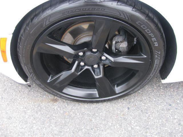 2017 White Chevrolet Camaro 1LT (1G1FB1RS3H0) , located at 2443 Albert Pike, Hot Springs, AR, 71913, (501) 623-6255, 34.492222, -93.109993 - Photo#6