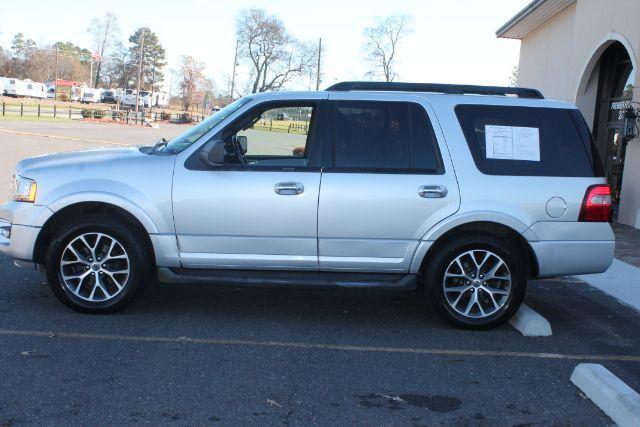 2016 Silver Ford Expedition XLT (1FMJU1HT0GE) with an EcoBoost 3.5L V-6 gasoline direct injection engine, Automatic transmission, located at 2443 Albert Pike, Hot Springs, AR, 71913, (501) 623-6255, 34.492222, -93.109993 - Photo#4