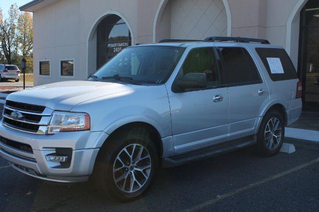2016 Silver Ford Expedition XLT (1FMJU1HT0GE) with an EcoBoost 3.5L V-6 gasoline direct injection engine, Automatic transmission, located at 2443 Albert Pike, Hot Springs, AR, 71913, (501) 623-6255, 34.492222, -93.109993 - Photo#5
