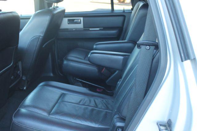 2016 Silver Ford Expedition XLT (1FMJU1HT0GE) with an EcoBoost 3.5L V-6 gasoline direct injection engine, Automatic transmission, located at 2443 Albert Pike, Hot Springs, AR, 71913, (501) 623-6255, 34.492222, -93.109993 - Photo#7
