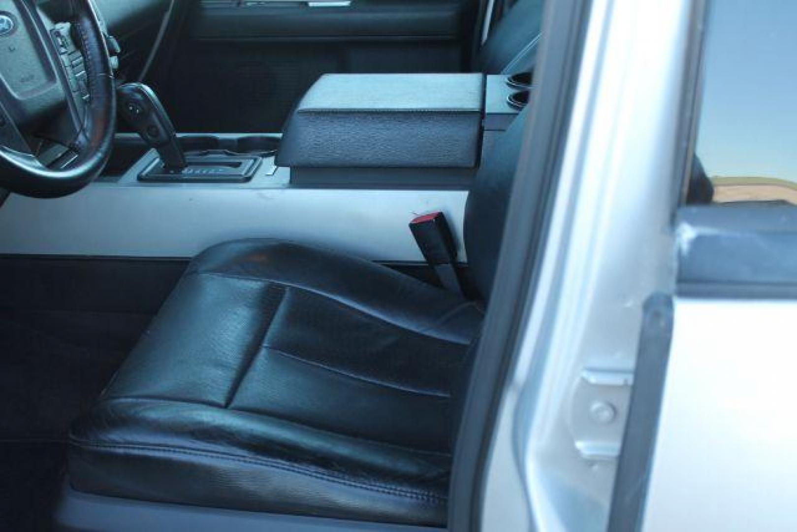 2016 Silver Ford Expedition XLT (1FMJU1HT0GE) with an EcoBoost 3.5L V-6 gasoline direct injection engine, Automatic transmission, located at 2443 Albert Pike, Hot Springs, AR, 71913, (501) 623-6255, 34.492222, -93.109993 - Photo#8