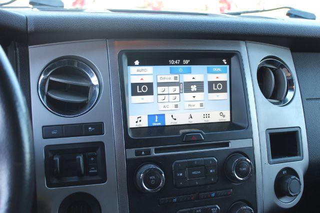 2016 Silver Ford Expedition XLT (1FMJU1HT0GE) with an EcoBoost 3.5L V-6 gasoline direct injection engine, Automatic transmission, located at 2443 Albert Pike, Hot Springs, AR, 71913, (501) 623-6255, 34.492222, -93.109993 - Photo#9