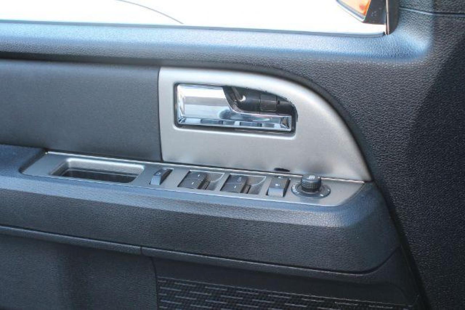 2016 Silver Ford Expedition XLT (1FMJU1HT0GE) with an EcoBoost 3.5L V-6 gasoline direct injection engine, Automatic transmission, located at 2443 Albert Pike, Hot Springs, AR, 71913, (501) 623-6255, 34.492222, -93.109993 - Photo#10