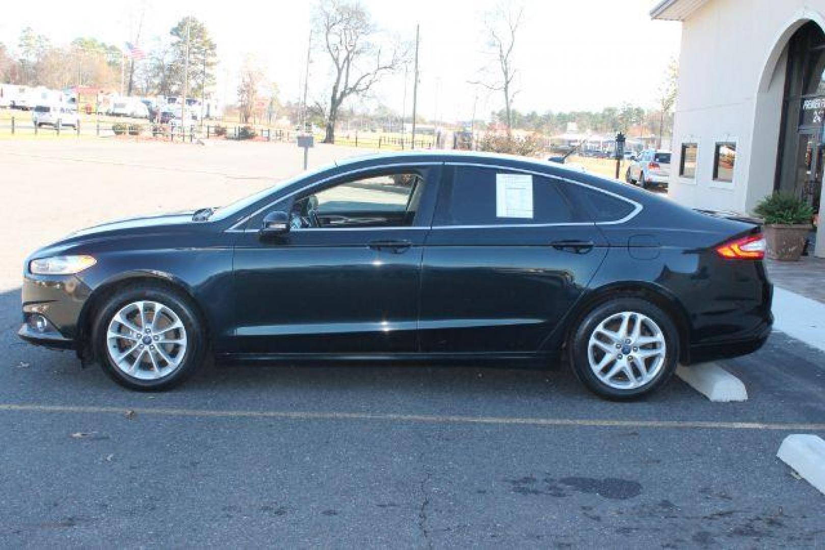 2014 Black Ford Fusion SE (3FA6P0HD9ER) with an EcoBoost 1.5L I-4 gasoline direct injection engine, Automatic transmission, located at 2443 Albert Pike, Hot Springs, AR, 71913, (501) 623-6255, 34.492222, -93.109993 - Photo#4