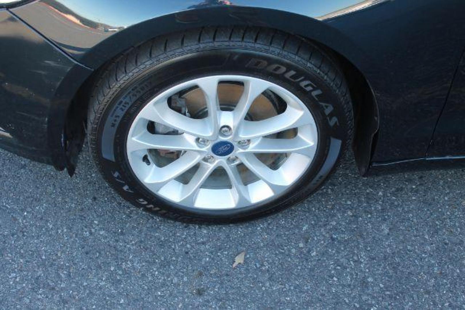 2014 Black Ford Fusion SE (3FA6P0HD9ER) with an EcoBoost 1.5L I-4 gasoline direct injection engine, Automatic transmission, located at 2443 Albert Pike, Hot Springs, AR, 71913, (501) 623-6255, 34.492222, -93.109993 - Photo#6