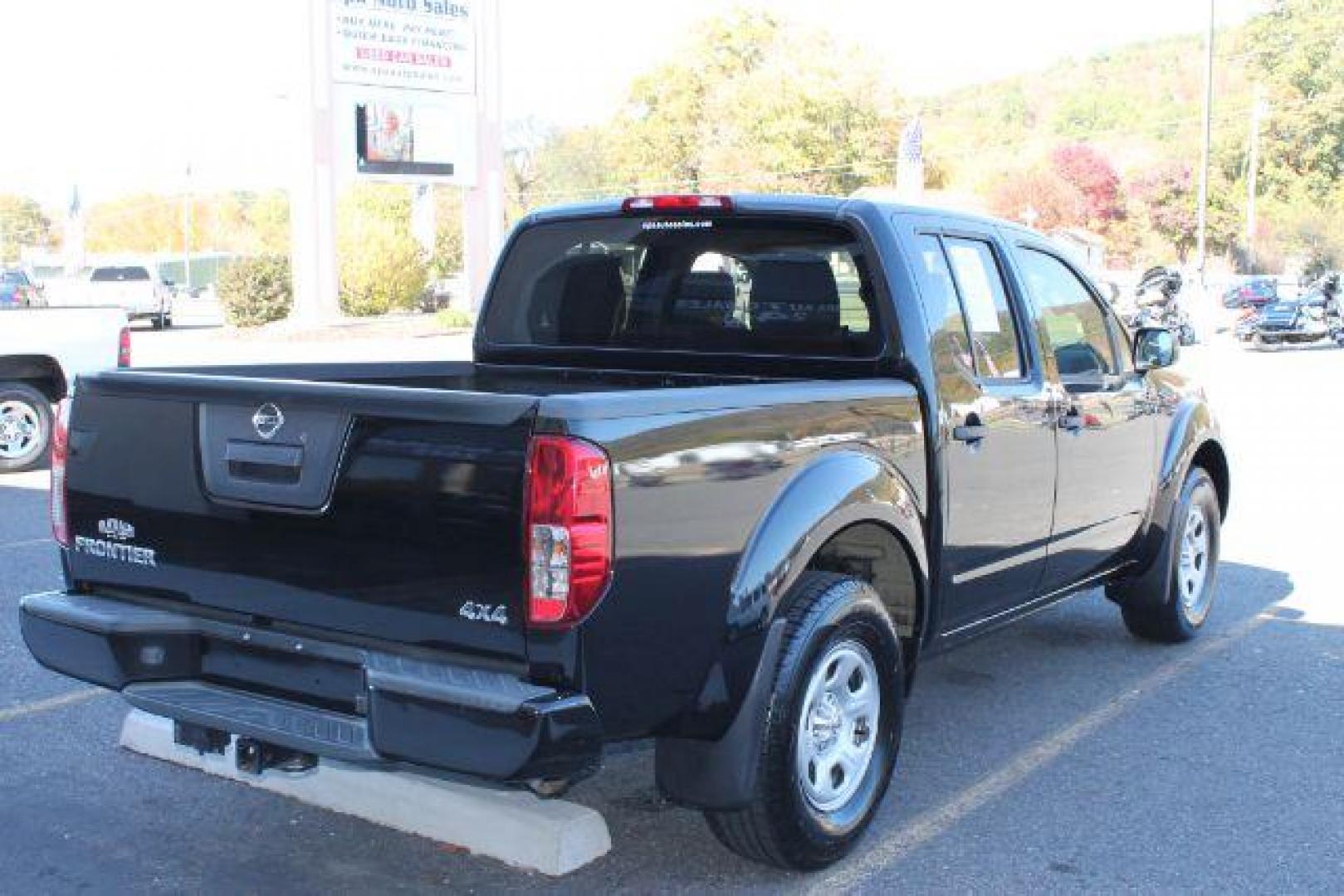 2018 Black /Steel Nissan Frontier S (1N6AD0EV1JN) with an VQ 4L V-6 DOHC engine, Automatic transmission, located at 2443 Albert Pike, Hot Springs, AR, 71913, (501) 623-6255, 34.492222, -93.109993 - Photo#4