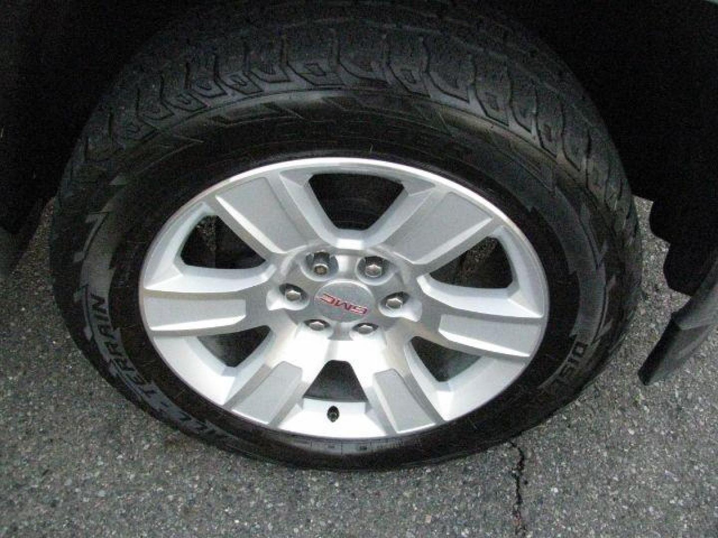 2014 Silver GMC Sierra 1500 SLE (3GTP1UEC8EG) with an EcoTec3 5.3L V-8 gasoline direct injection engine, Automatic transmission, located at 2443 Albert Pike, Hot Springs, AR, 71913, (501) 623-6255, 34.492222, -93.109993 - Photo#6