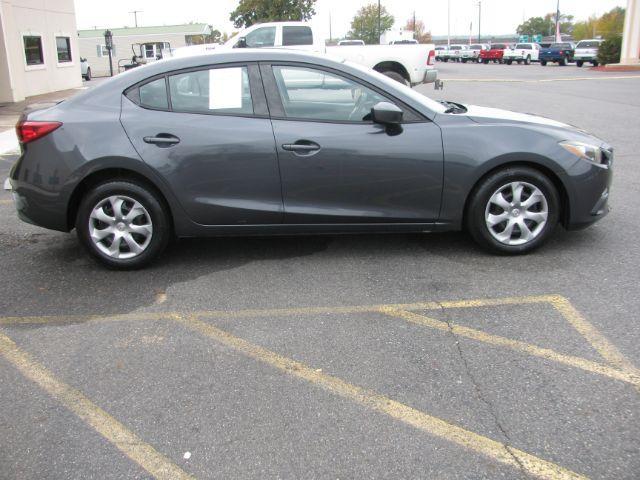 2014 Gray Mazda Mazda3 i Sport (JM1BM1U70E1) with an SKYACTIV-G 2L I-4 gasoline direct injection engine, Automatic transmission, located at 2443 Albert Pike, Hot Springs, AR, 71913, (501) 623-6255, 34.492222, -93.109993 - Photo#4