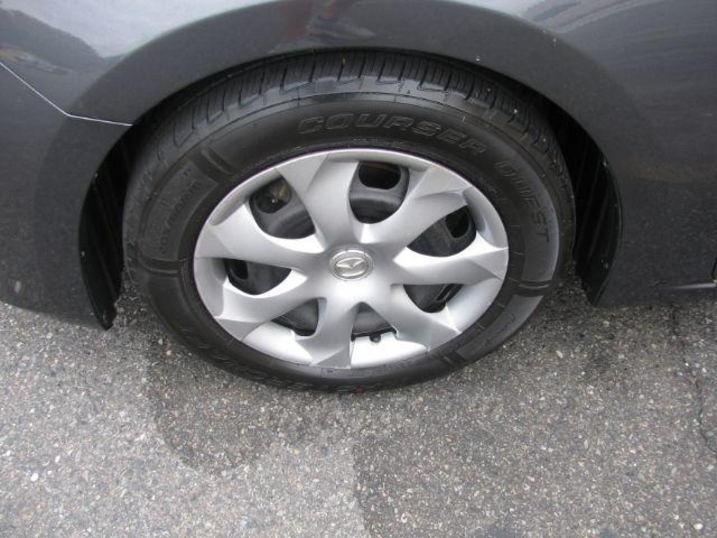 2014 Gray Mazda Mazda3 i Sport (JM1BM1U70E1) with an SKYACTIV-G 2L I-4 gasoline direct injection engine, Automatic transmission, located at 2443 Albert Pike, Hot Springs, AR, 71913, (501) 623-6255, 34.492222, -93.109993 - Photo#6