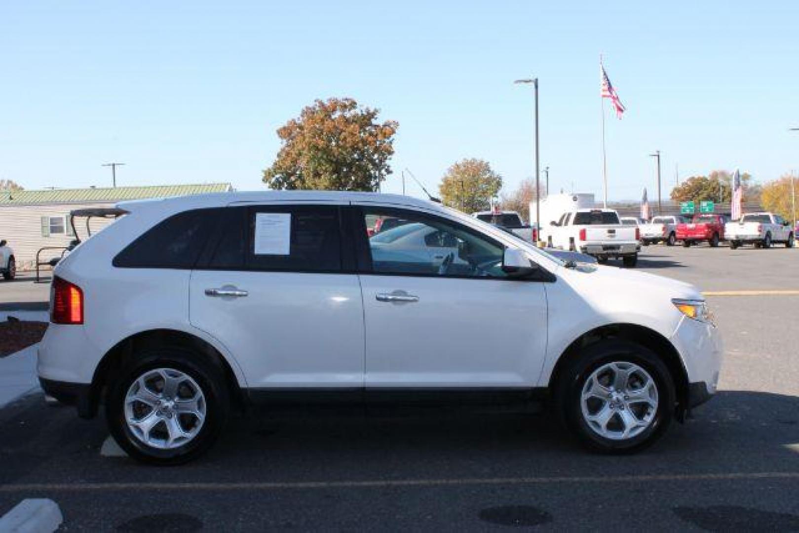 2011 White Ford Edge SEL (2FMDK3JC9BB) with an 3.5L V-6 DOHC engine, Automatic transmission, located at 2443 Albert Pike, Hot Springs, AR, 71913, (501) 623-6255, 34.492222, -93.109993 - Photo#1