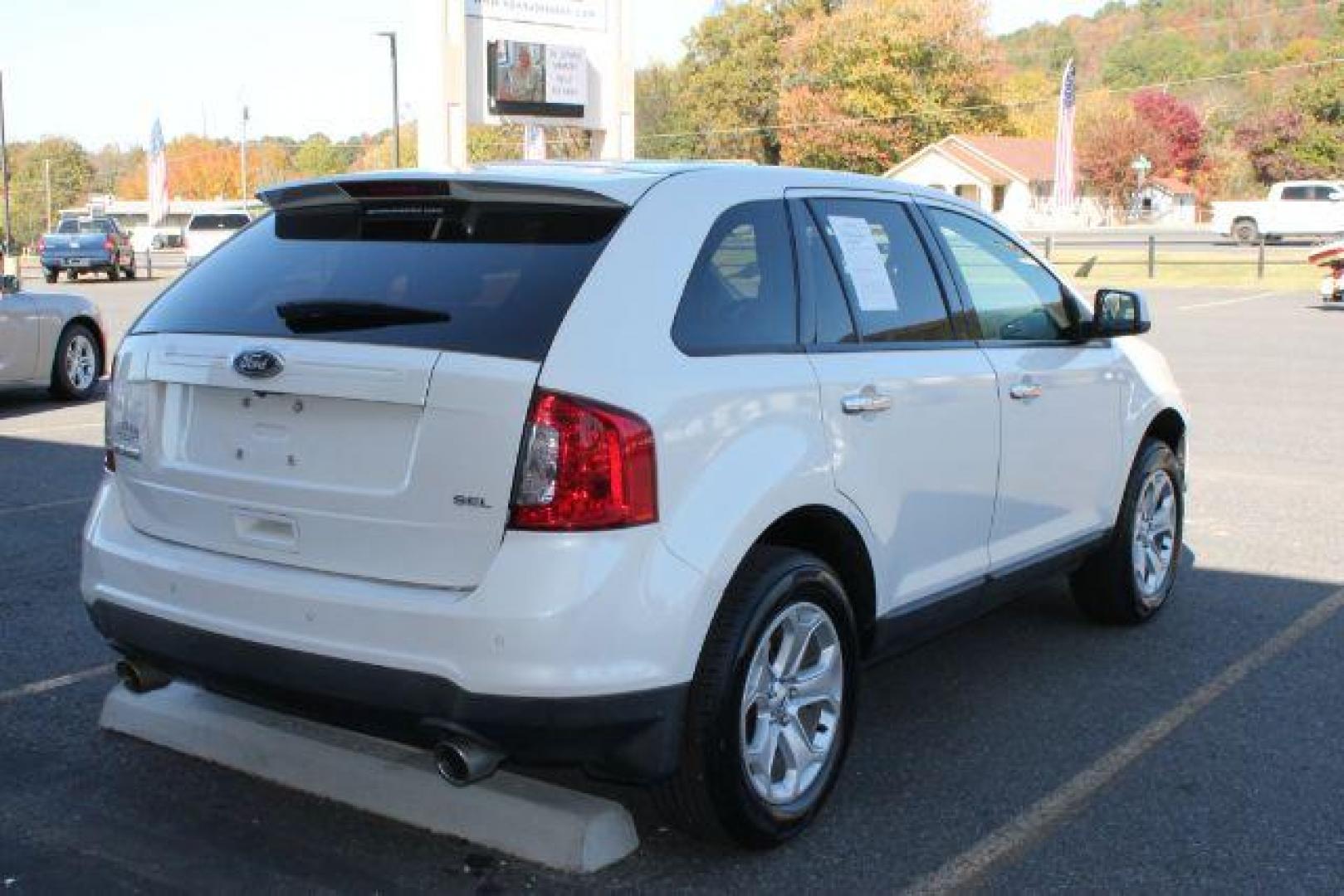 2011 White Ford Edge SEL (2FMDK3JC9BB) with an 3.5L V-6 DOHC engine, Automatic transmission, located at 2443 Albert Pike, Hot Springs, AR, 71913, (501) 623-6255, 34.492222, -93.109993 - Photo#2